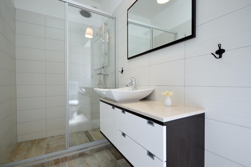 Kairos Apartment