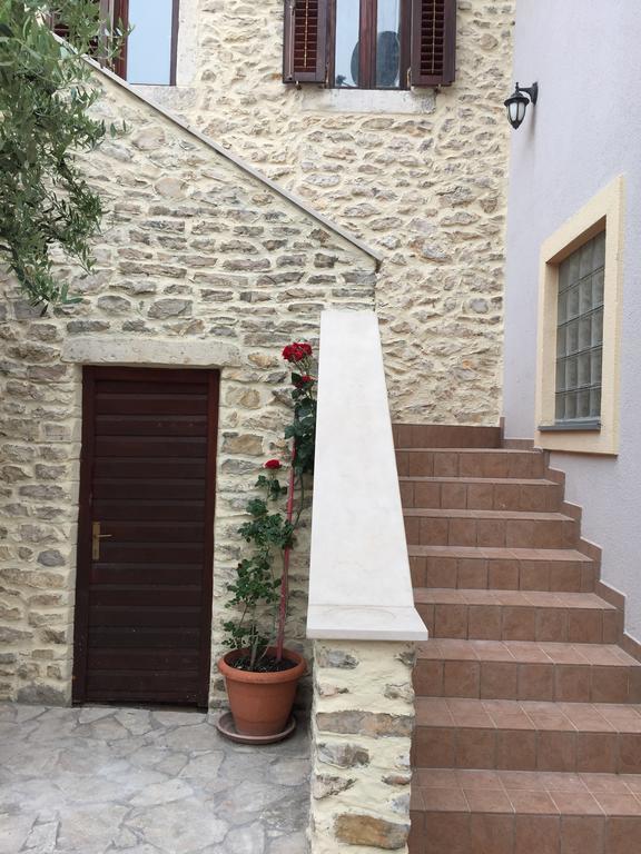 Kairos Apartment
